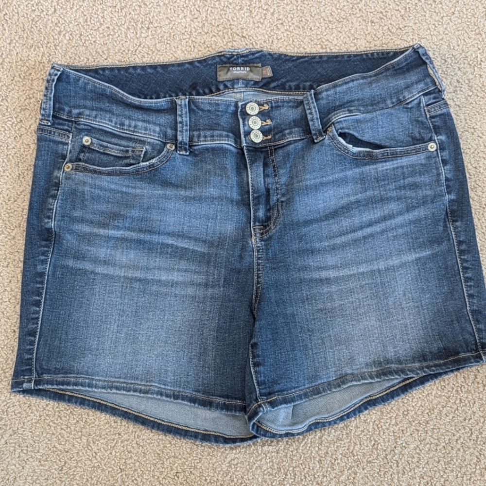 Torrid 3.5 Inch Jegging Super Soft High-Rise Short